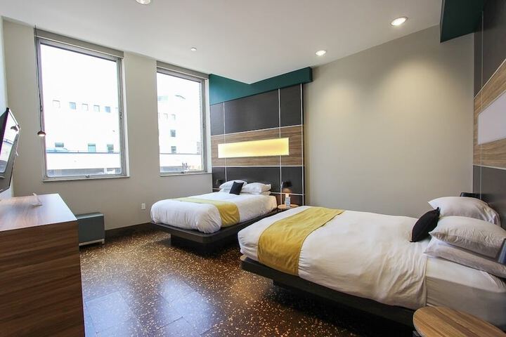Room 9 of 112
