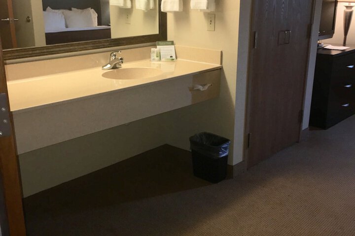 AmericInn by Wyndham Monmouth
