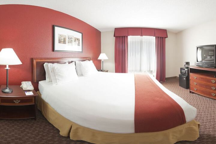 Room 2 of 9