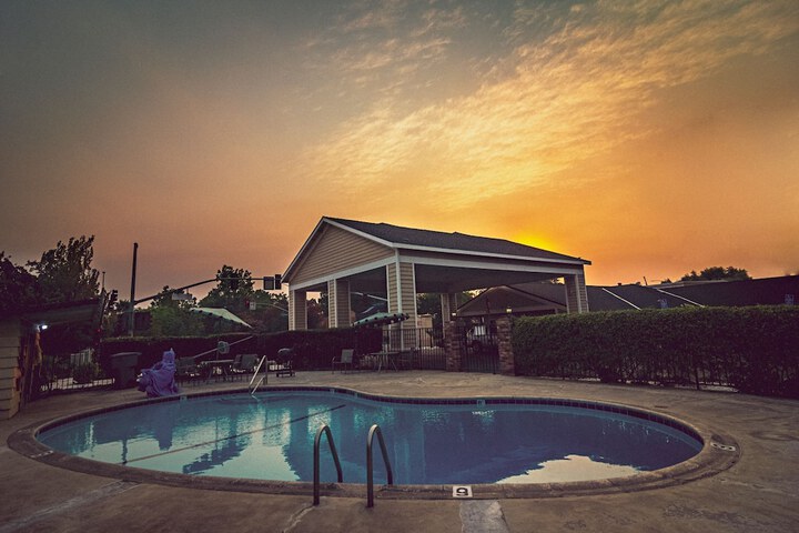 Pool 5 of 27