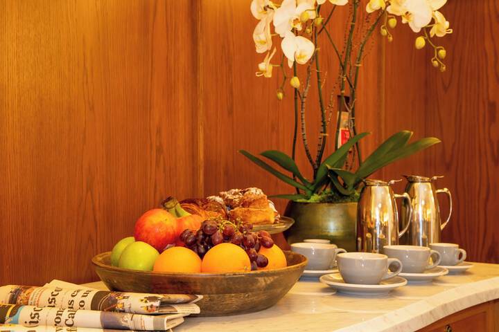 Breakfast/Coffee Service 23 of 34