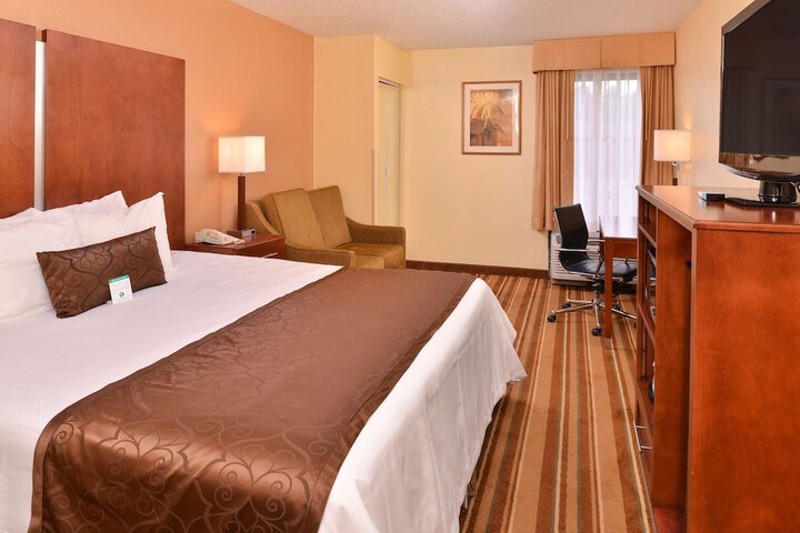 Best Western Plus Richmond Airport Hotel