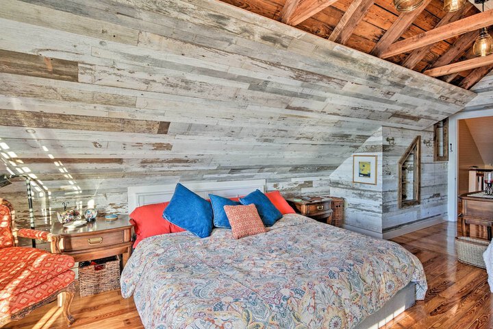 Lakefront Florida Retreat - Pool Table & Boat Dock