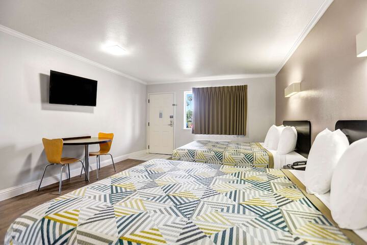Room 9 of 28