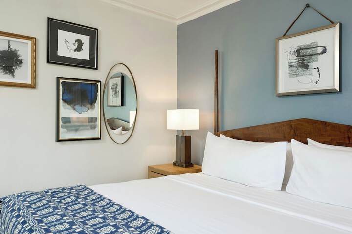Williamsburg Lodge Autograph Collection
