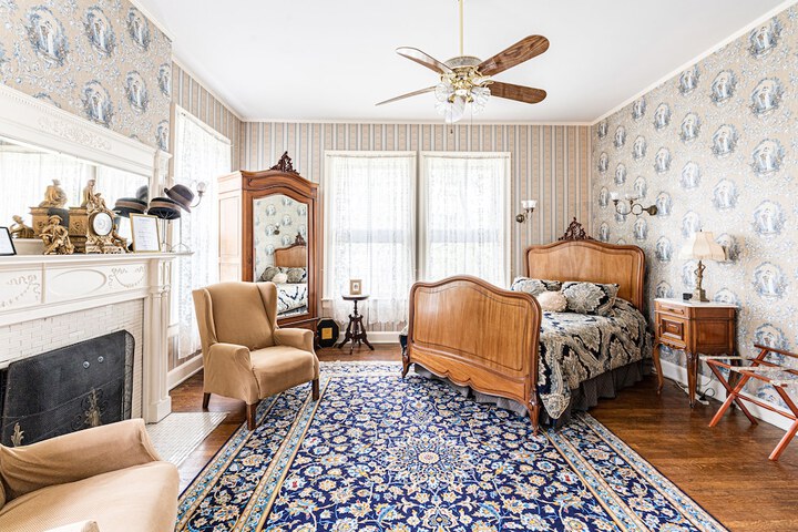 Room 103 of 145