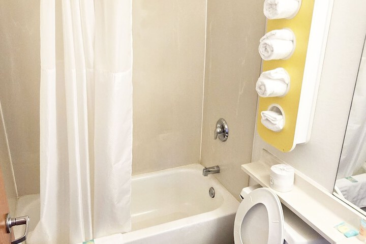 Room 8 of 29