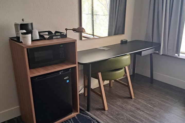 Room 18 of 27
