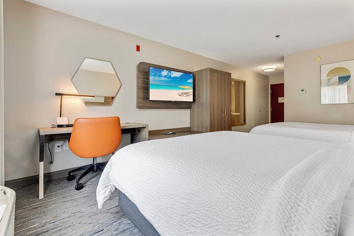 Holiday Inn Express & Suites Starkville by IHG