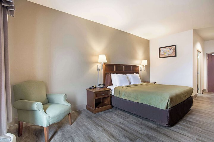 Room 8 of 25