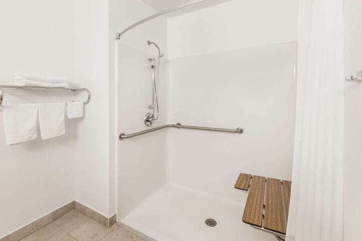 Room 6 of 14