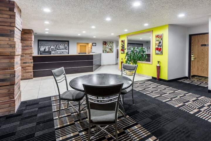 Super 8 by Wyndham Sapulpa / Tulsa Area