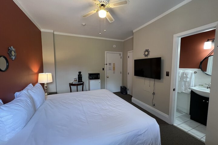 Room 31 of 104