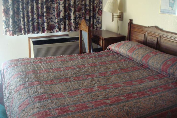 Room 25 of 29