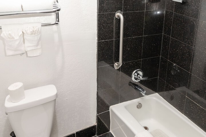 Room 12 of 21