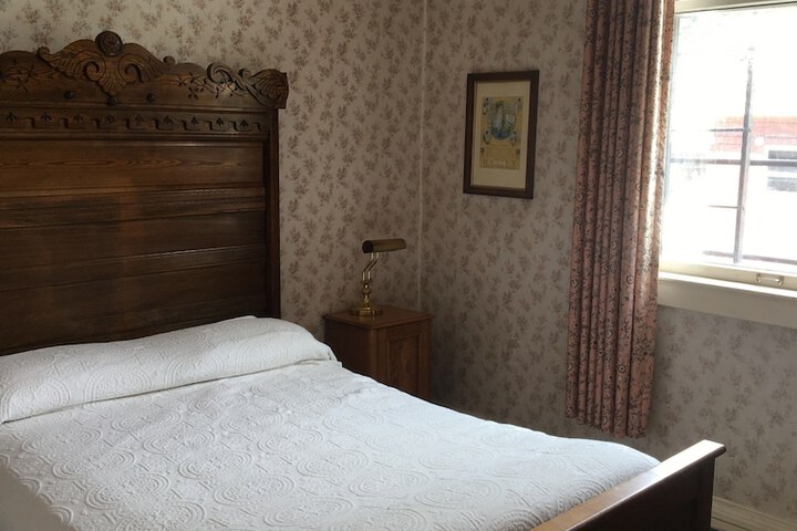 Room 5 of 11