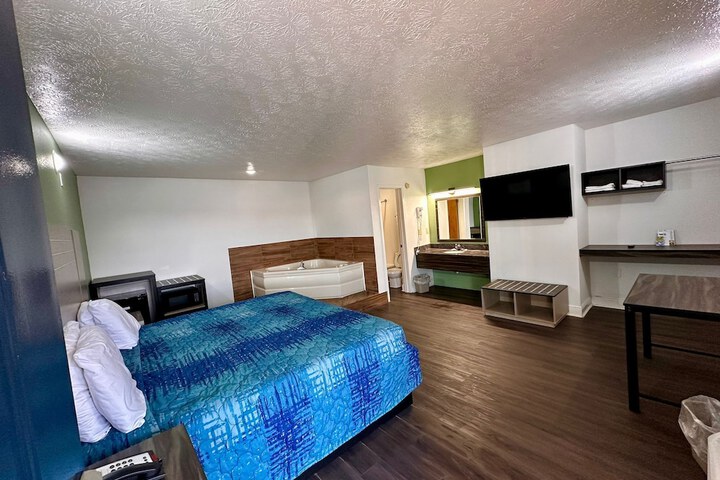 Room 9 of 40