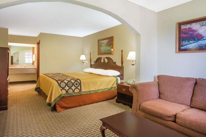 Room 11 of 14