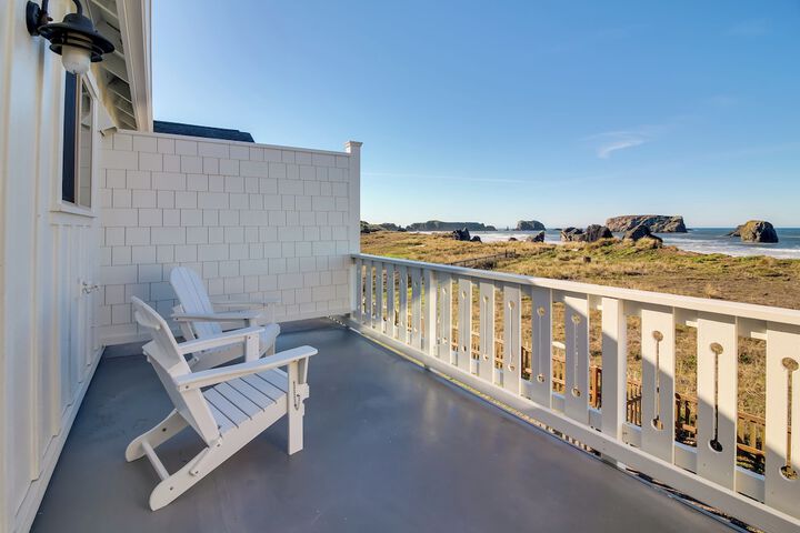 Beachfront Bandon Vacation Rental w / Ocean View!