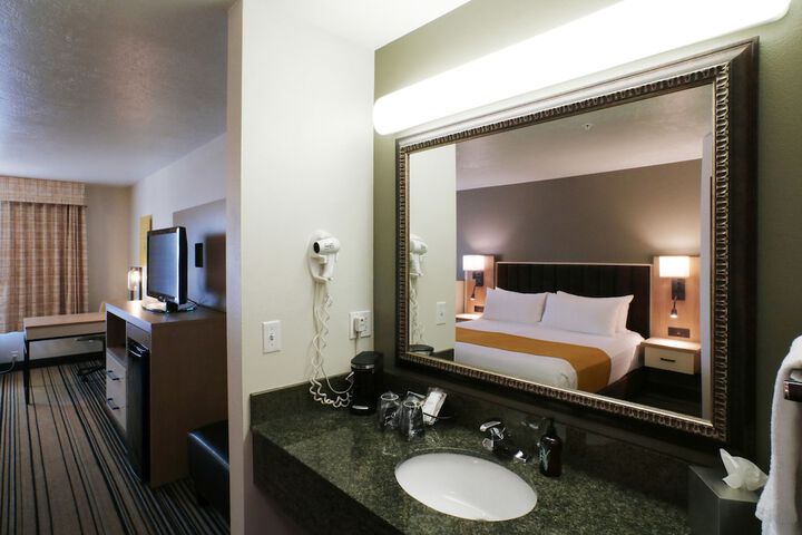 Room 8 of 43