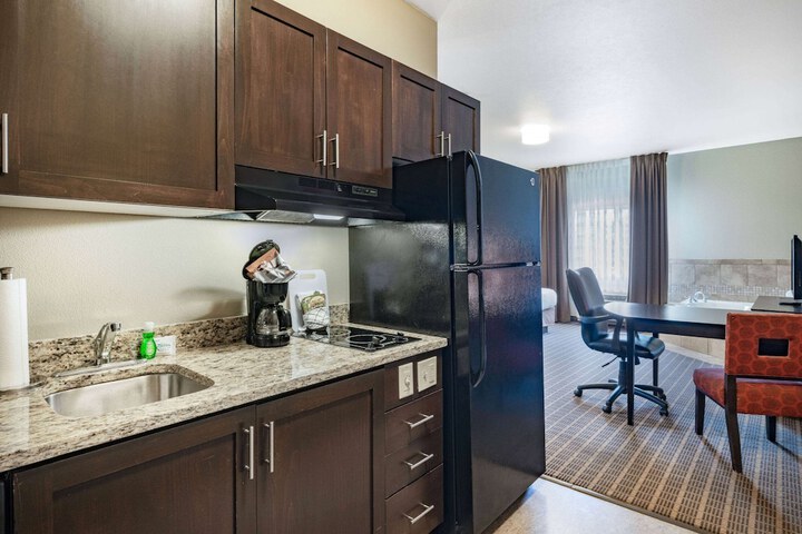 Hawthorn Extended Stay by Wyndham Dickinson