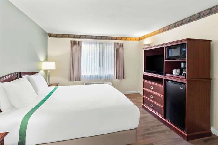 Room 16 of 36