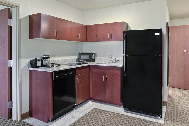 Cobblestone Hotel & Suites – Pulaski / Green Bay