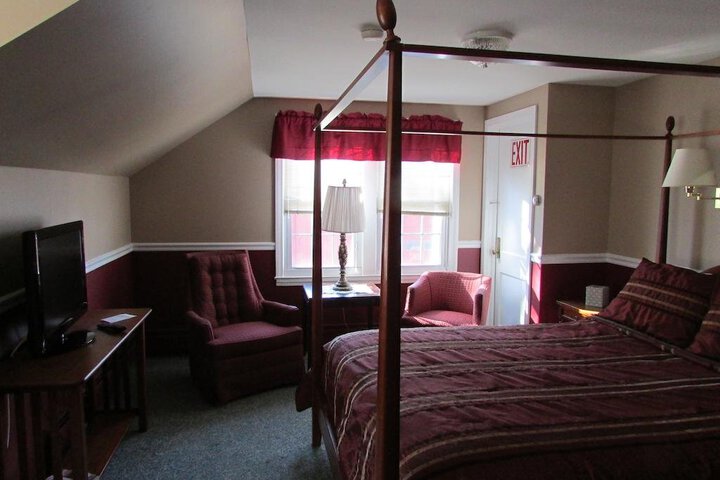CURTIS HOUSE INN