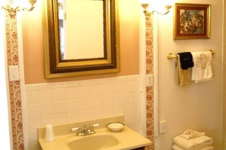 Room 12 of 27