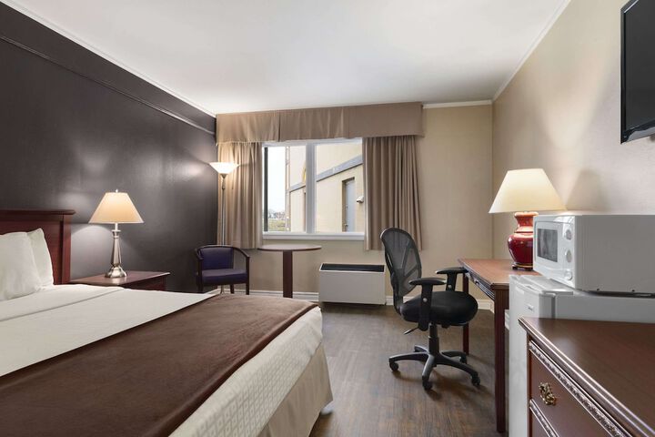 Room 16 of 26