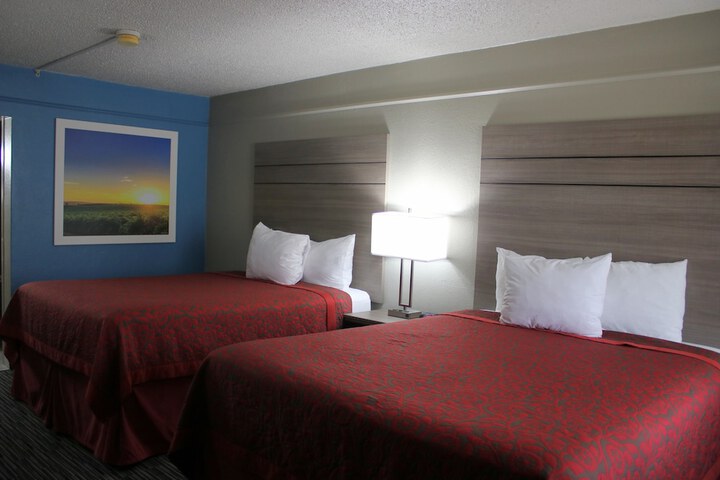 Room 16 of 40