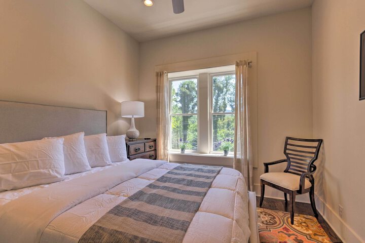 Modern Main St. Apt in Downtown Waynesville!