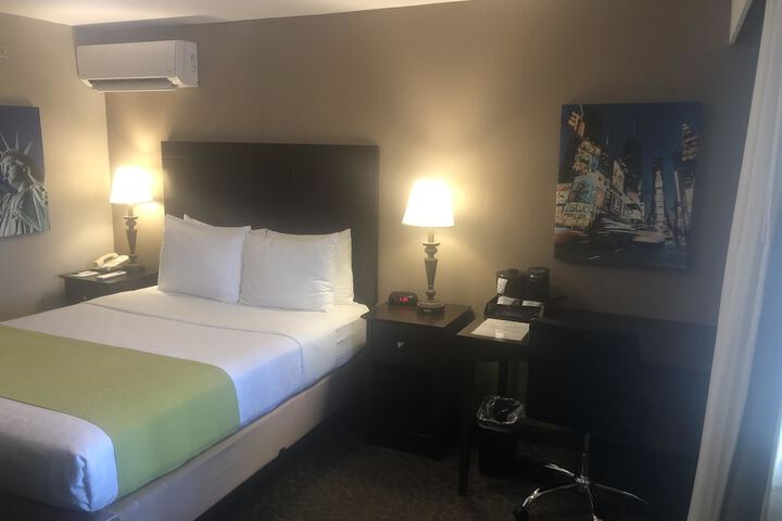 Room 11 of 27