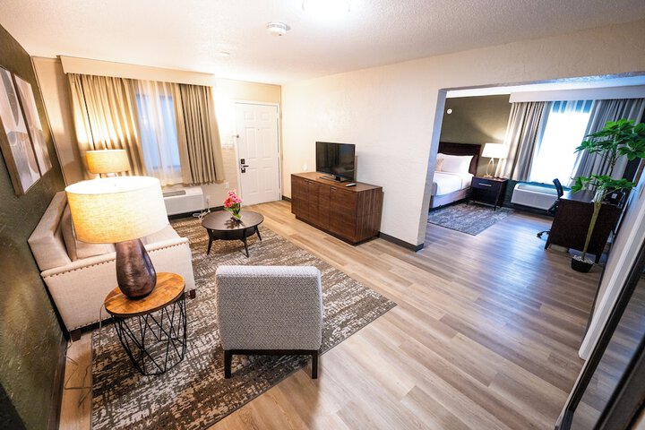 Room 35 of 76