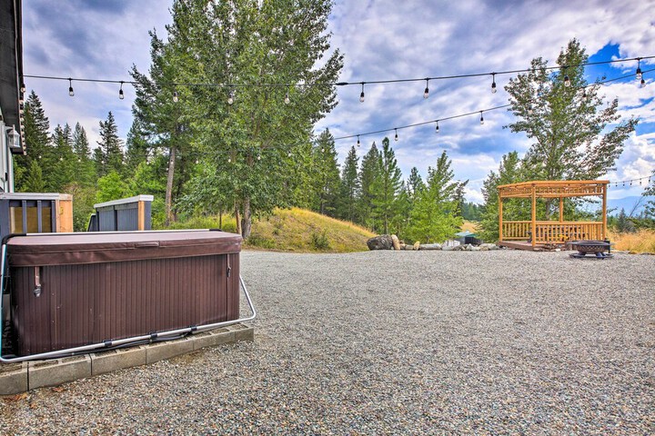 Eureka Tiny Home w / Hot Tub & Community Beach!