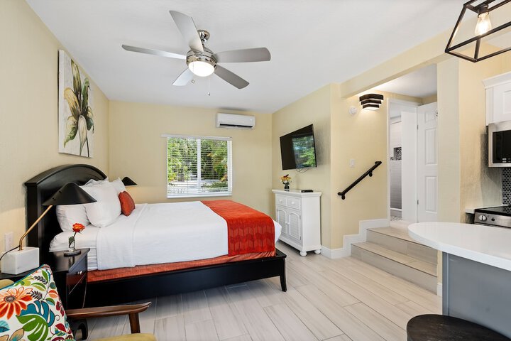 Room 28 of 87