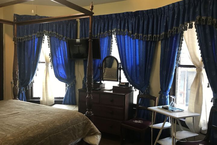 Room 18 of 25