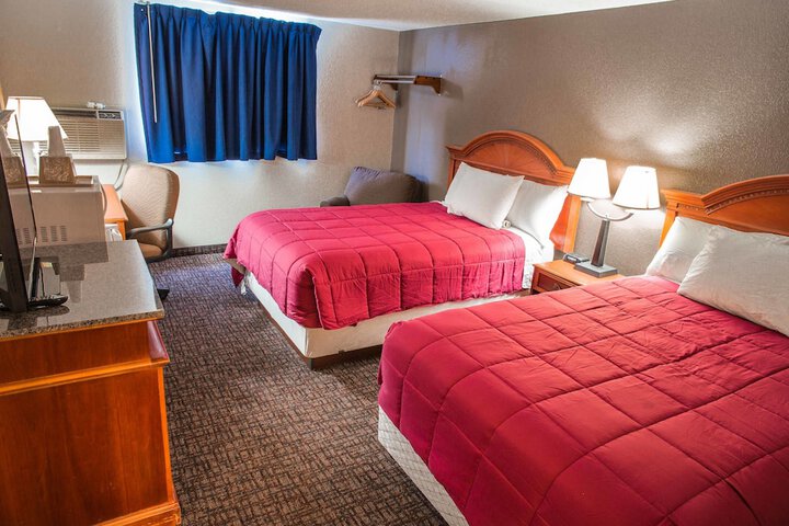 Room 4 of 8