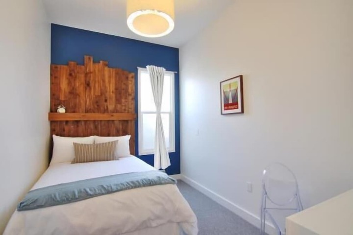 Room 32 of 66