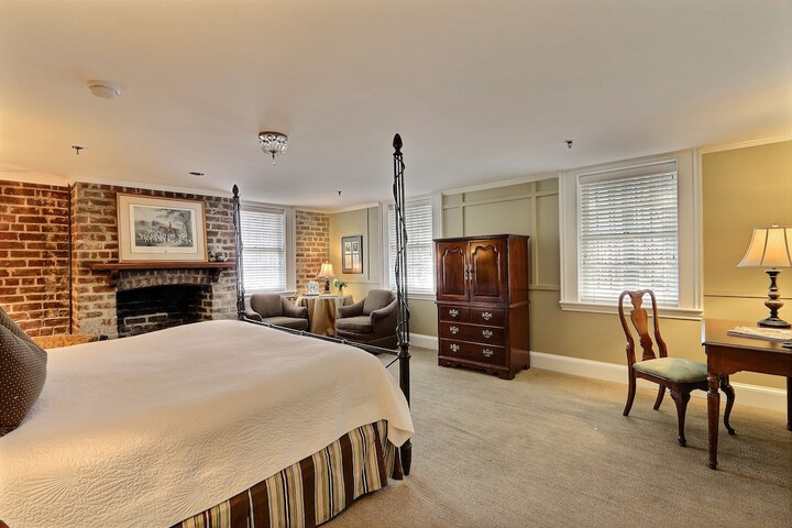 Room 70 of 170