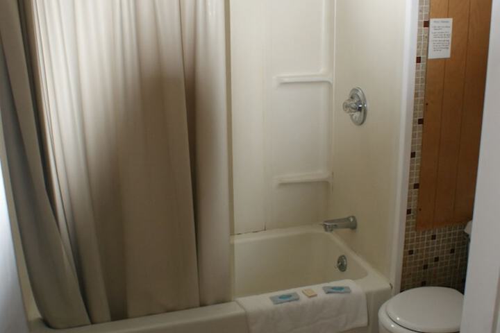 Room 35 of 83