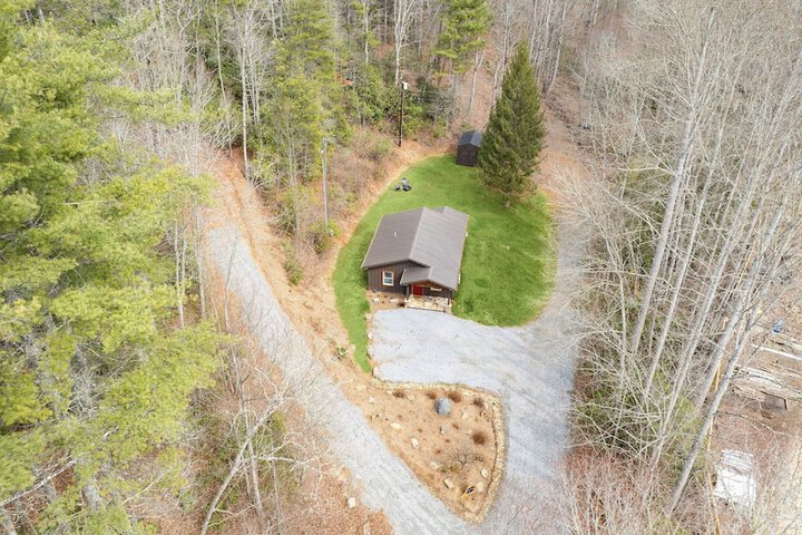 Bears Place by Avantstay Cozy Mountain Cabin in Brevard + Firepit