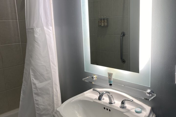 Room 34 of 53