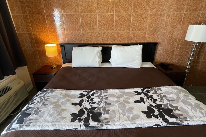Room 16 of 19