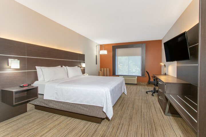 Room 12 of 35