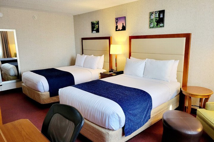 Room 32 of 40