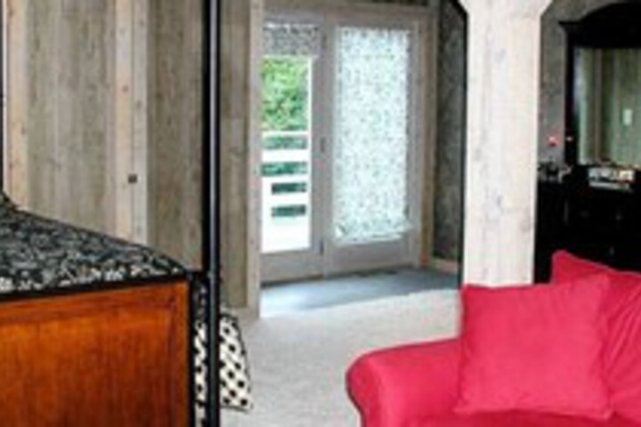 McKenzie House B & B
