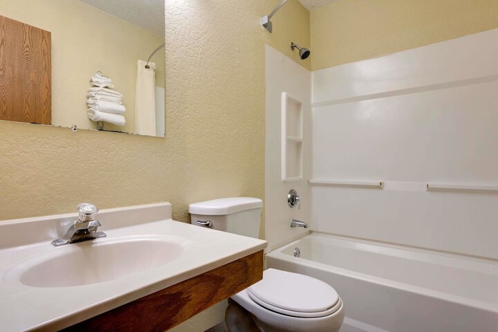 Room 6 of 14