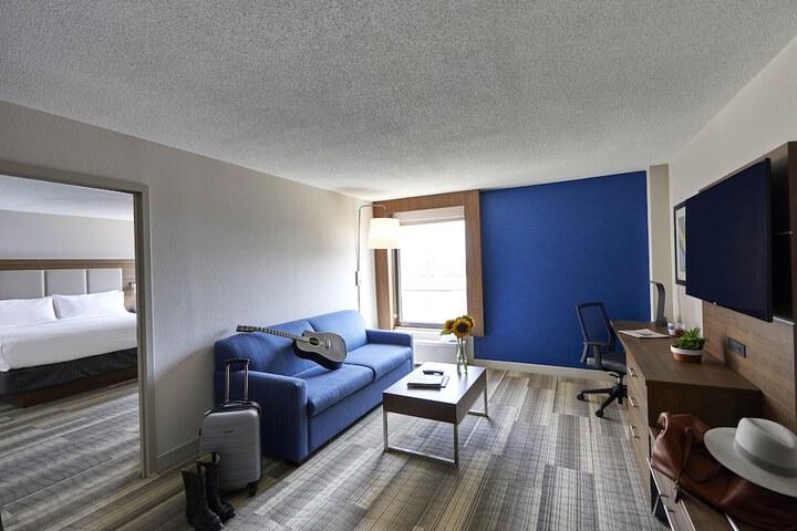 Room 32 of 59