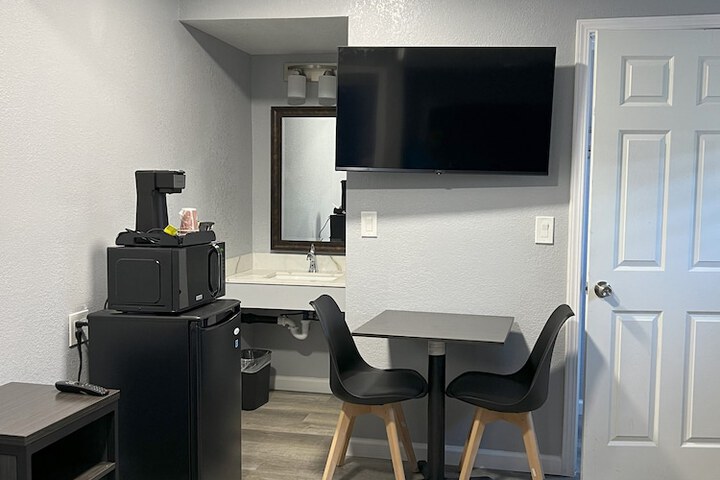 Room 12 of 22